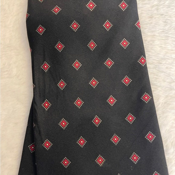 Classic Black Tie with Red Diamond Pattern - Picture 2 of 6